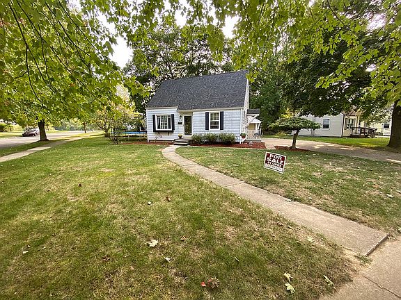 5th image of 510 Center Dr