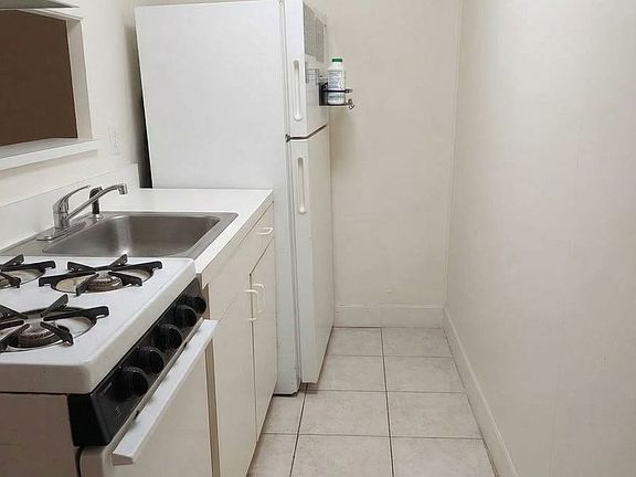 4th image of 21-25 Elmwood Ave #12