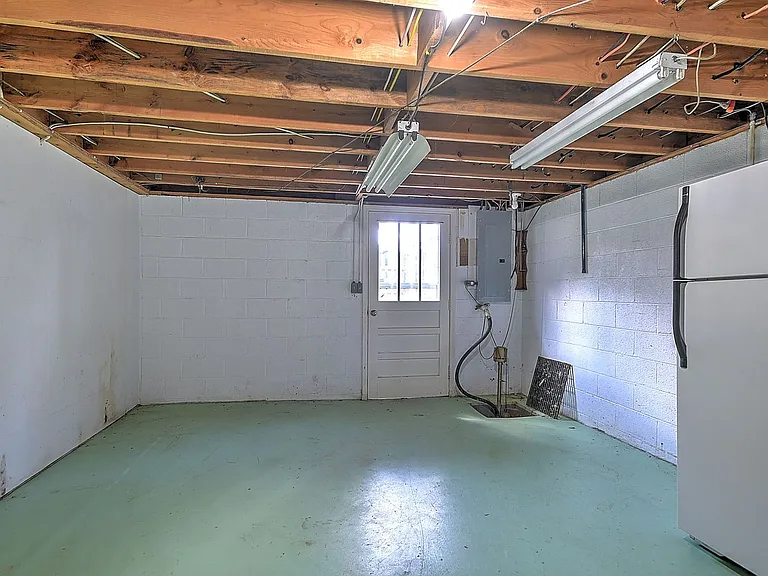 208 Hogan Ave — Photo 26