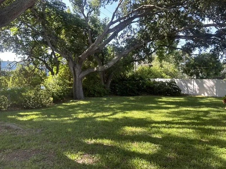 1207 Dinner Bell Ln E — Photo 13