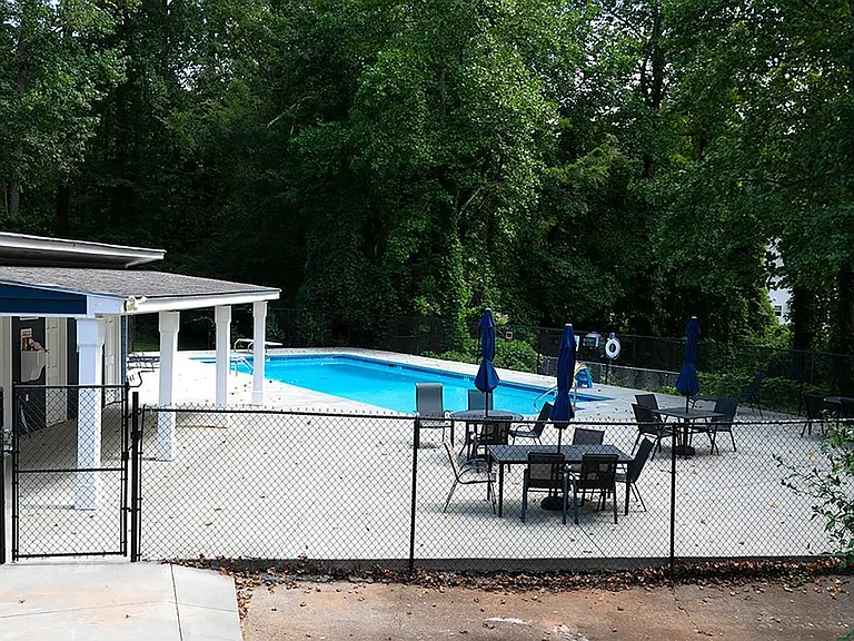 2506 Kingsley Dr NE — Photo 25