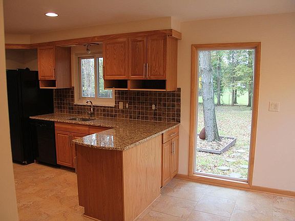 3rd image of 4695 Maple Ln