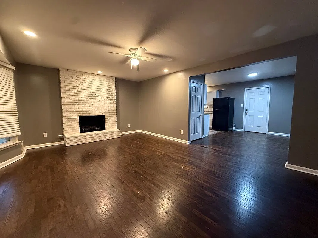 3 bed, 2.0 bath, 1243 sqft, $1,650 — Photo 2