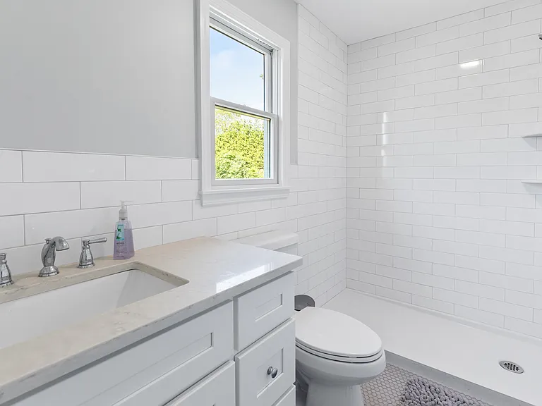 20 Underhill Dr — Photo 23
