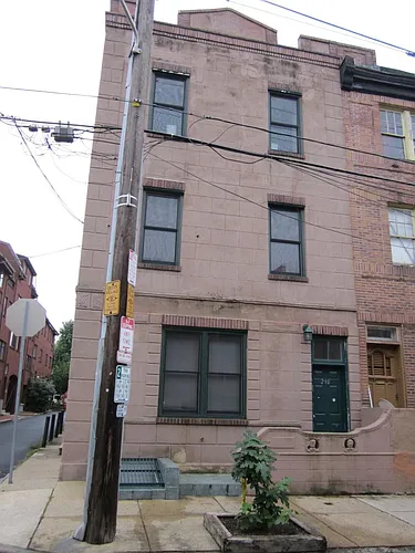 210 Bainbridge St #1 Photo 1