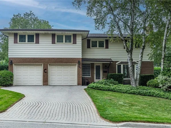 284 Greenbriar Rd, Hamilton, ON L9G 2V5