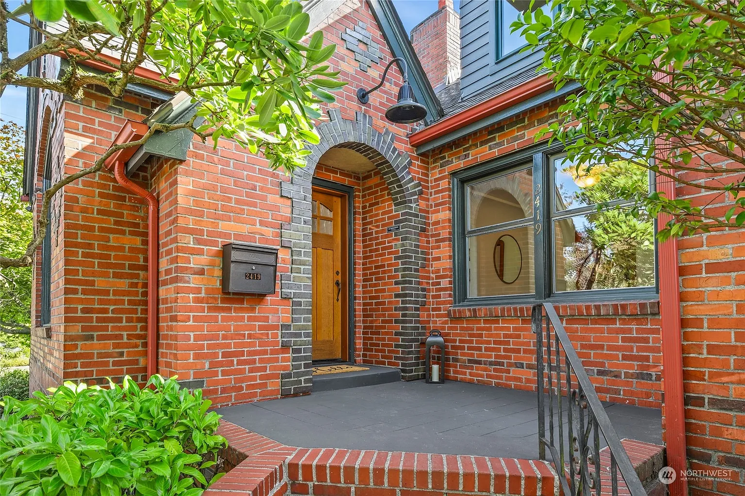 2419 S Ferdinand Street photo 1