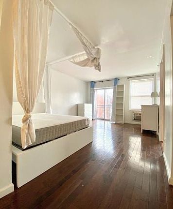 2nd image of 55 Orchard St #1081