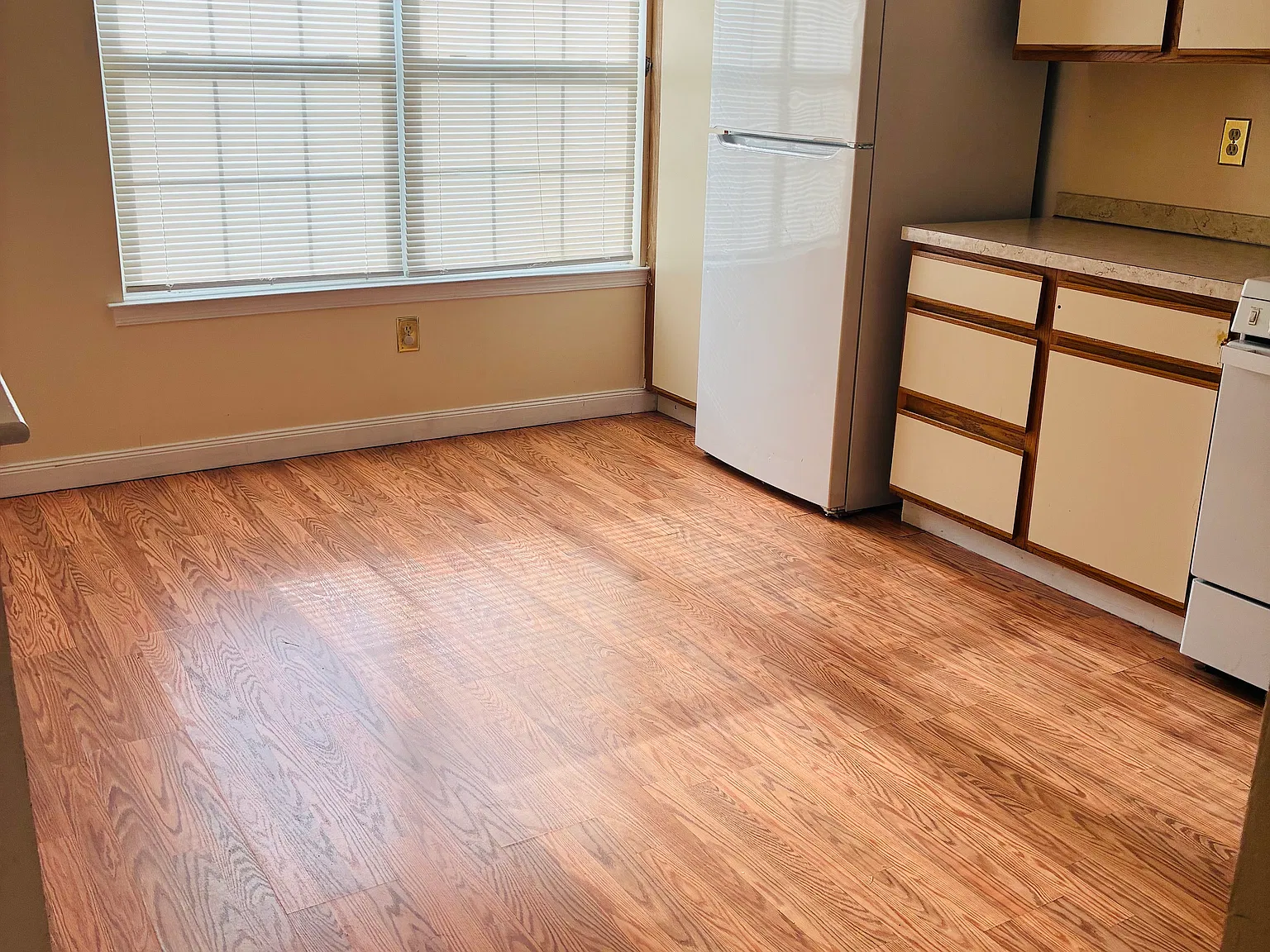 3 bed, $1,900 — Photo 2