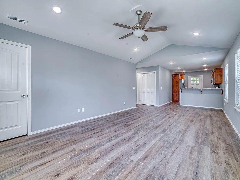 1st image of 1702 Grand Ave