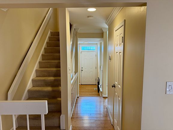 4th image of 17 Hickory Hill Ct