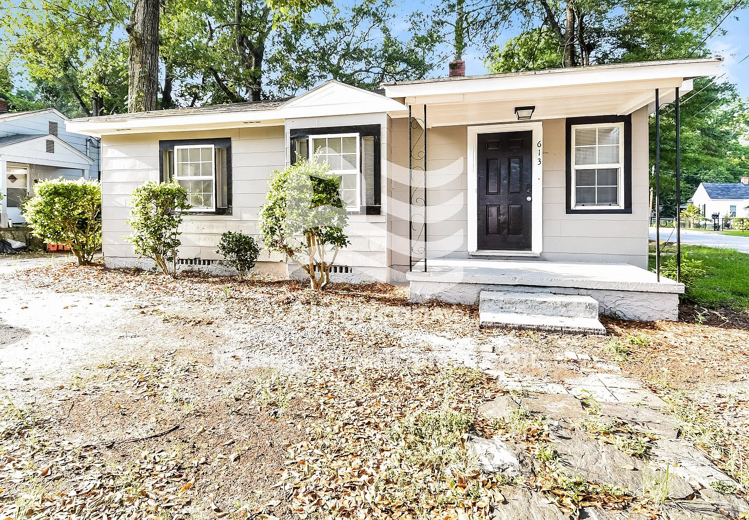2 bed, 1.0 bath, 856 sqft, $1,070 — Photo 1
