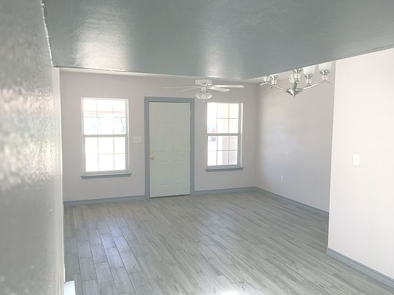 3rd image of 2809 Melanie Dr