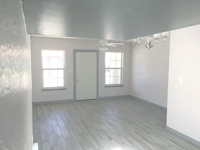 2809 Melanie Dr — Photo 3