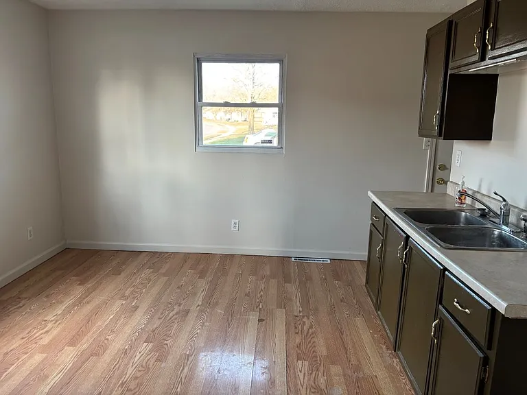 1820 Midway Ave NE — Photo 14