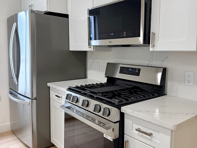 383 Paris St — Photo 9