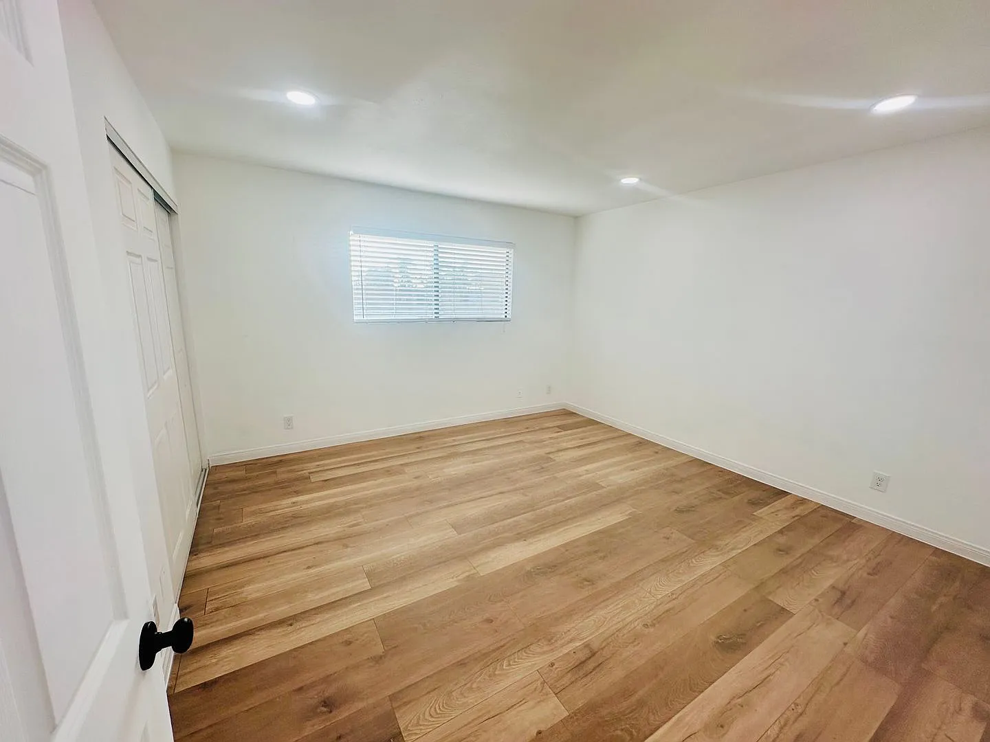 Coming Soon! Beautiful New Upgraded Apt. 2 Bed. 2 Bath In Covina- Garage Included!! — Photo 4