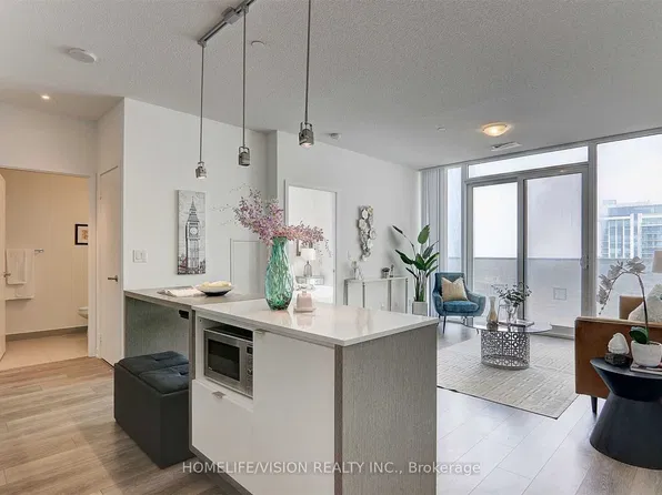 100 Harbour St, Toronto, ON