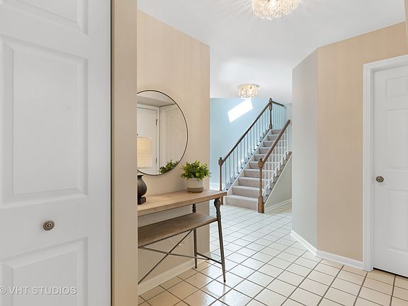 2nd image of 907 Suffolk Ct