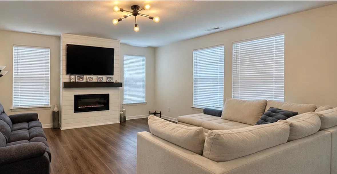 5 bed, 2.5 bath, 2482 sqft, $3,399 — Photo 2