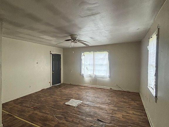 3rd image of 2701 W Pullen St