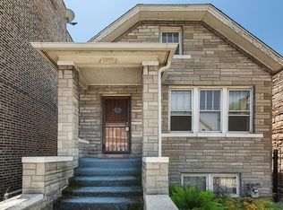 1053 W 32nd St, Chicago, IL 60608