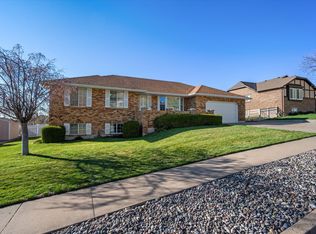 1543 Cherry Blossom Dr, Farmington, UT 84025
