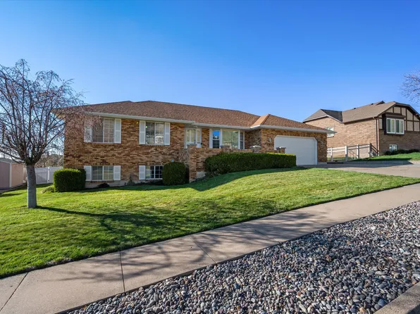 1543 Cherry Blossom Dr, Farmington, UT 84025