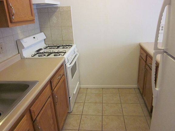 4th image of 387 S 5th St #1