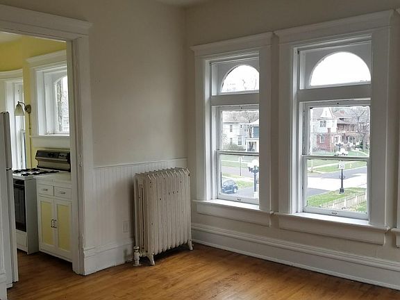 4th image of 111 NE Roanoke Ave APT 2A