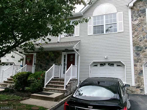 31 Victoria Dr Photo 1