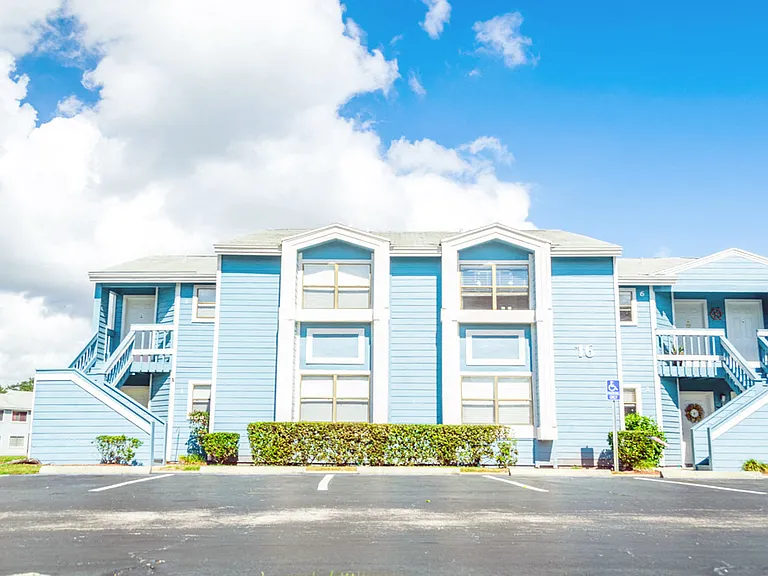 Fisherman's Landing Apartments — Photo 13