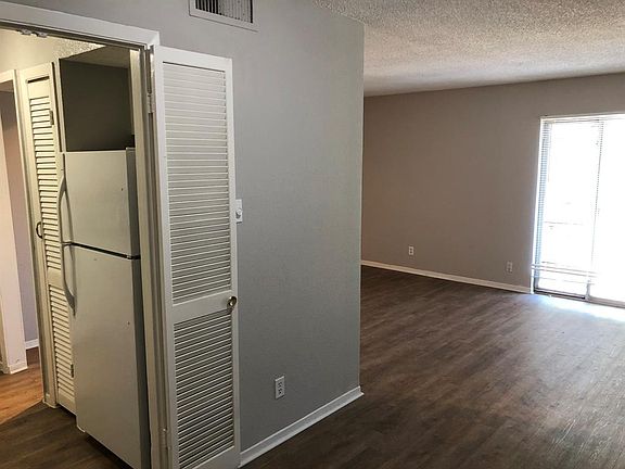 3rd image of 3215 Carlisle St APT 221