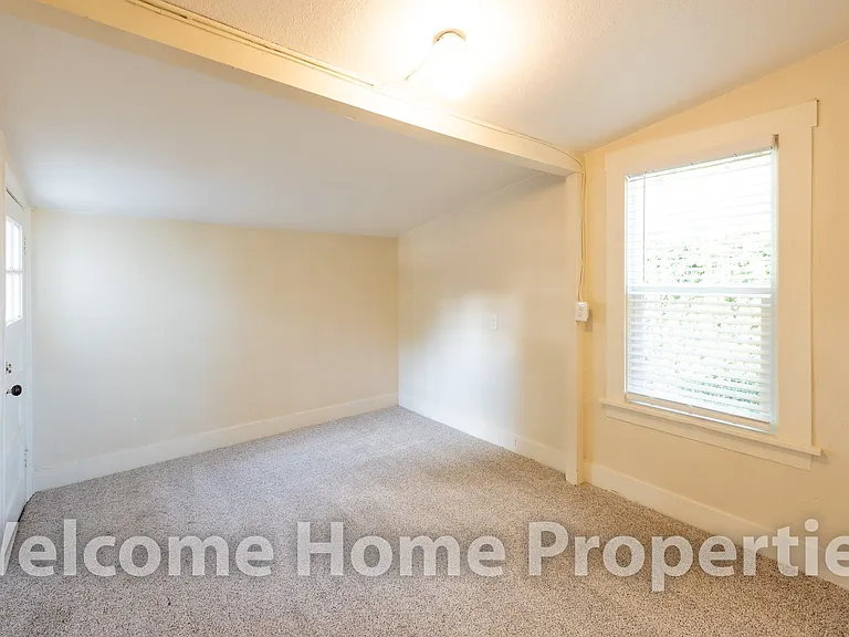 309 SW 6th St — Photo 26