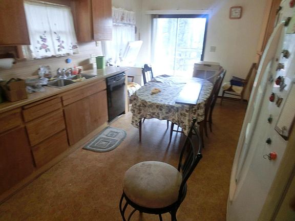 5th image of 4612 Bonneville St