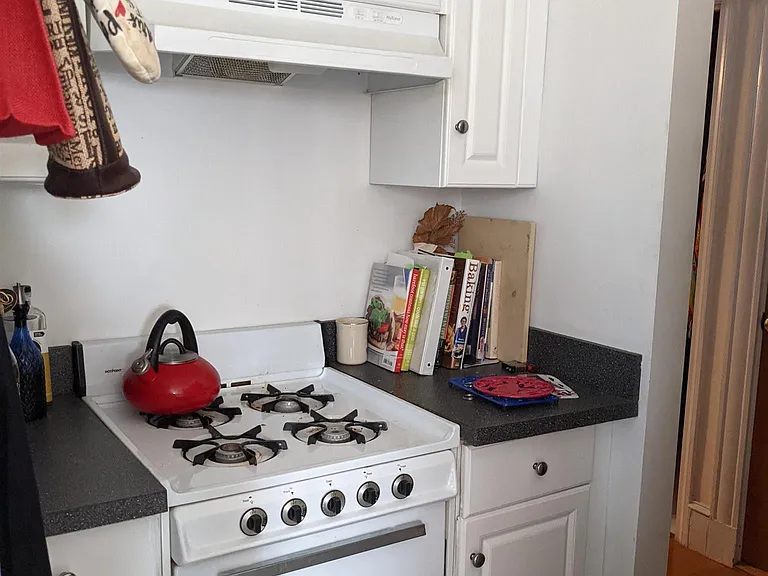 331 Harvard St #3 — Photo 5
