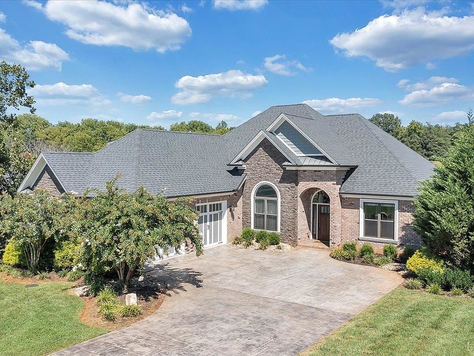 1st image of 1346 Lake Manor Dr