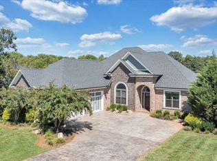 1346 Lake Manor Dr, Forest, VA 24551