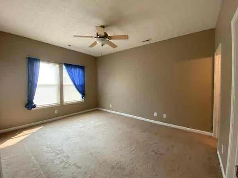 2433 Fleming Dr — Photo 4