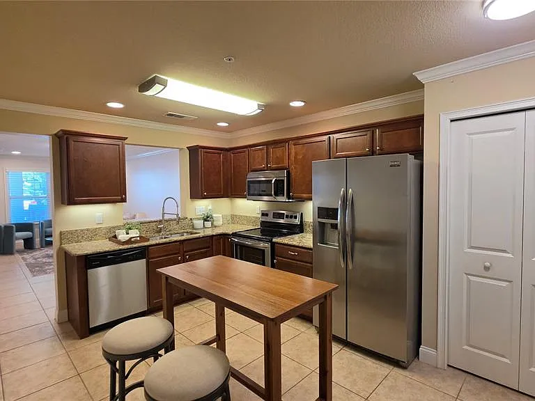 4639 SW 48th Dr #151 — Photo 4