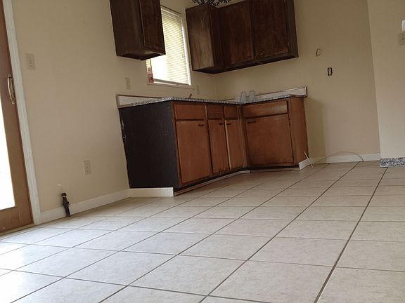 2nd image of 1083 Cloverlawn Dr
