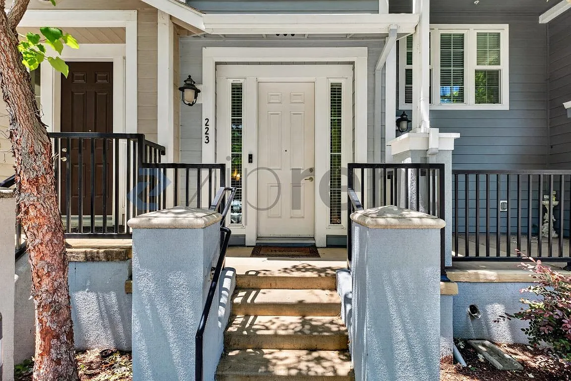 3 bed, 2.5 bath, 1848 sqft, $4,200 — Photo 2