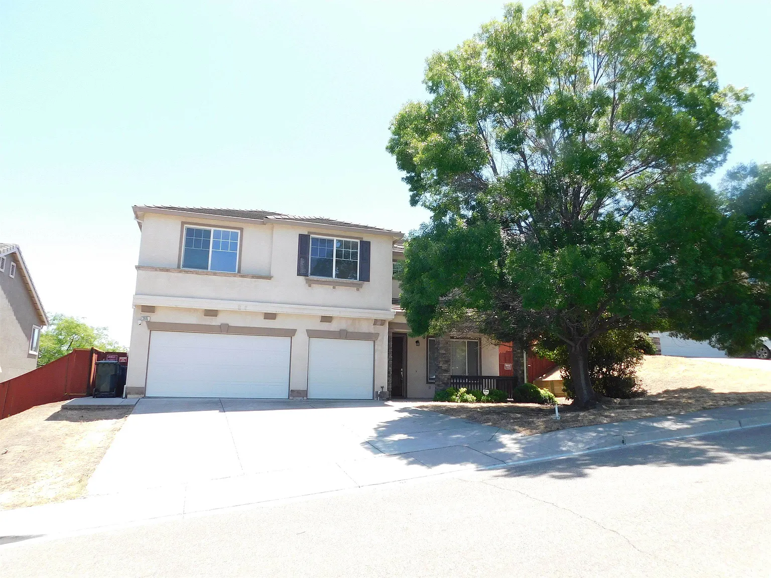 3915 Hummingbird Dr photo 1