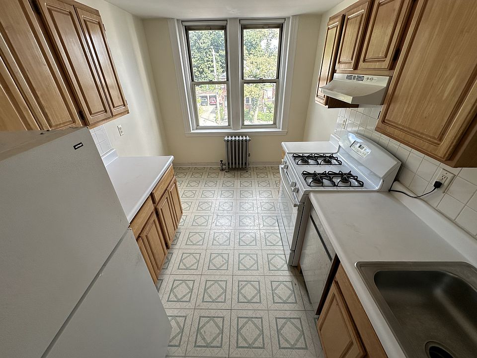 2nd image of 24 Colborne Rd #14F