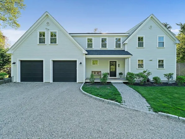 54 Chapel St, Duxbury, MA 02332