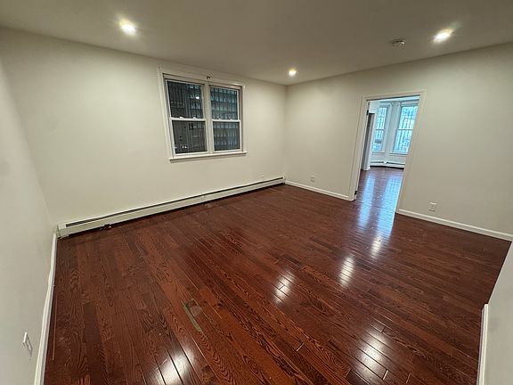 3rd image of 364 Woodside Ave APT 1