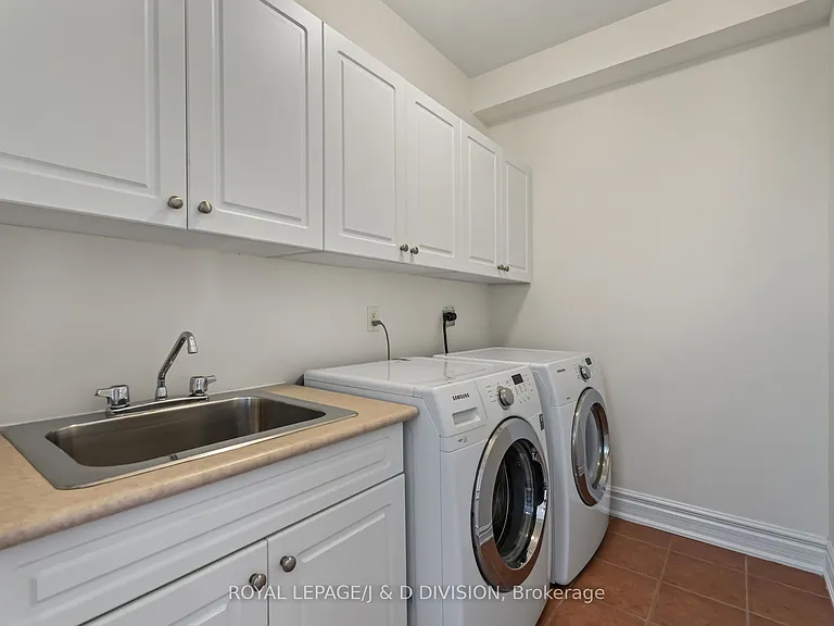 8 Huntley St — Photo 23