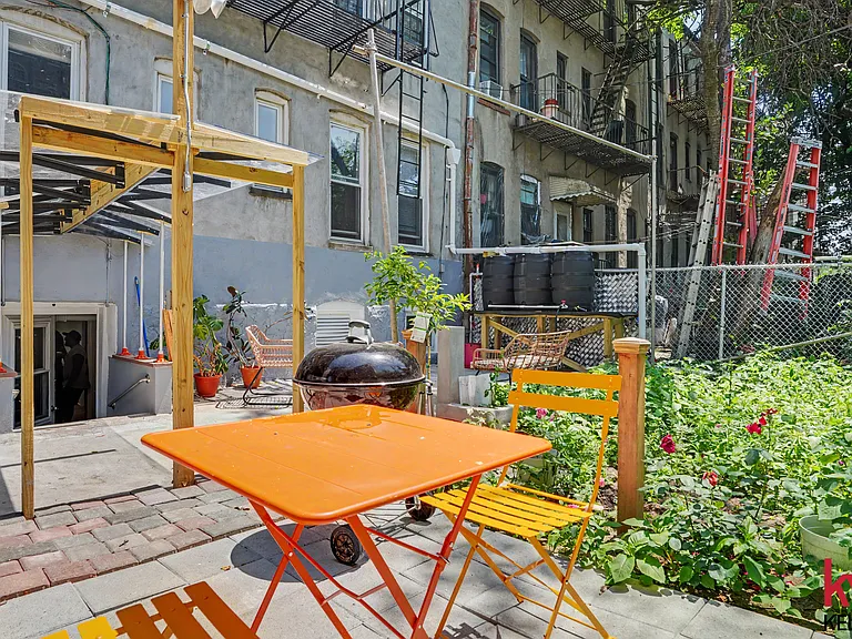 17-35 Stephen St #1B — Photo 9