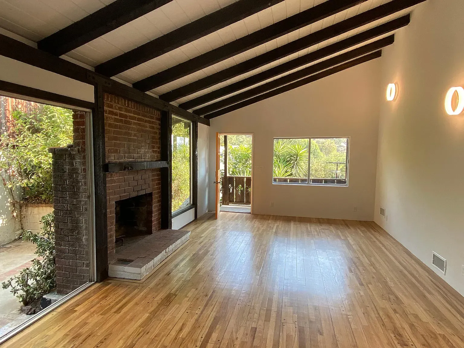 2 bed, 1.5 bath, 1200 sqft, $5,250 — Photo 3