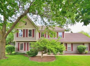 W227N2612 Meadowood Ln, Waukesha, WI 53186